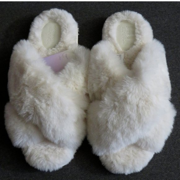 stars above Shoes - Stars Above Off White Faux Fur Crisscross Slide Slippers Women's Large 9-10